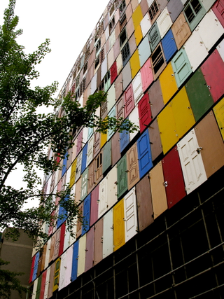 Illustration for article titled These Ingenious Buildings Were All Built Using Recycled Materials